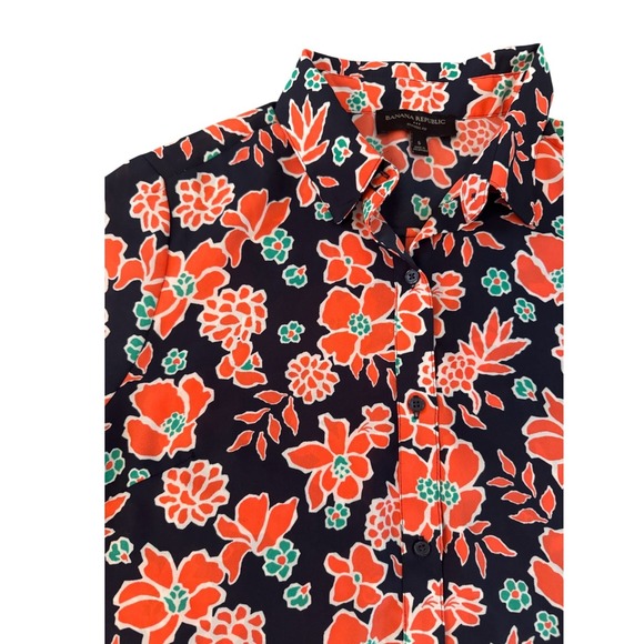 Banana Republic Classic Fit Navy Floral Print Button Up Shirt‎ Women Size S - Picture 3 of 12
